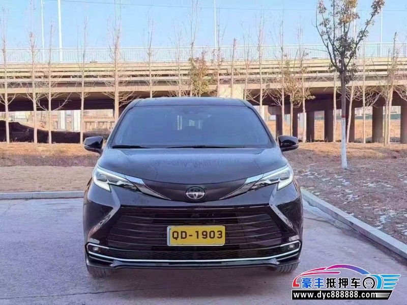 抵押车出售23年丰田塞纳轿车