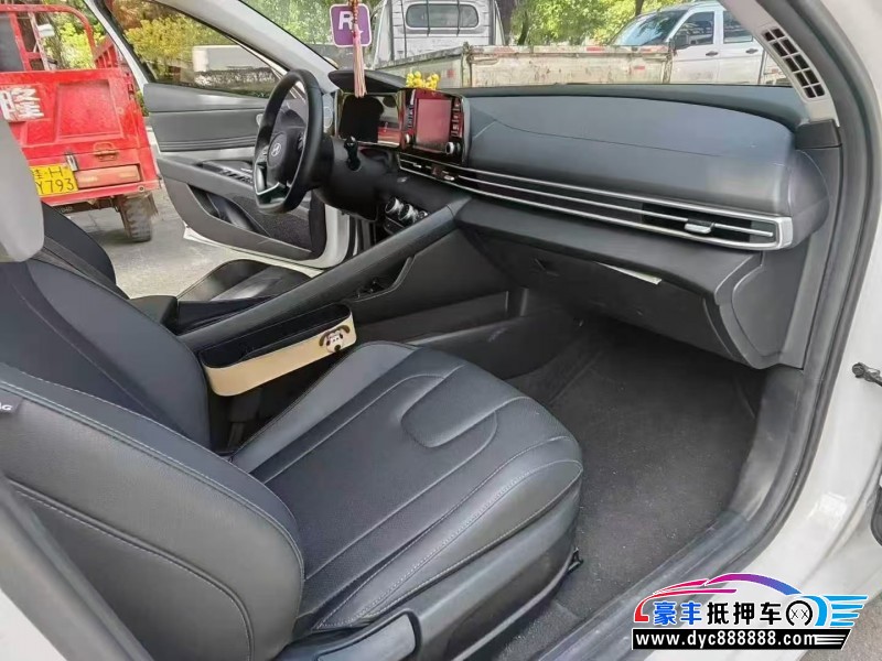 25年现代伊兰特轿车抵押车出售