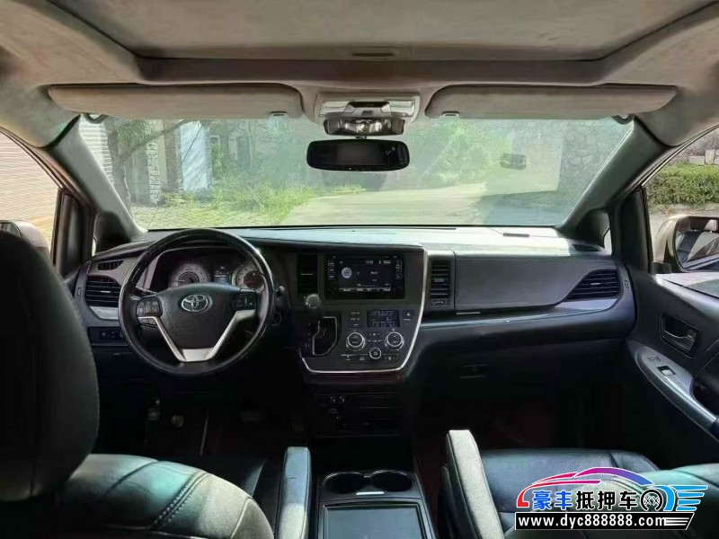 16年丰田塞纳轿车抵押车出售