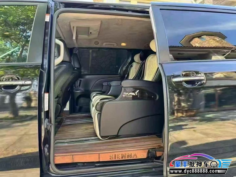 16年丰田塞纳轿车抵押车出售