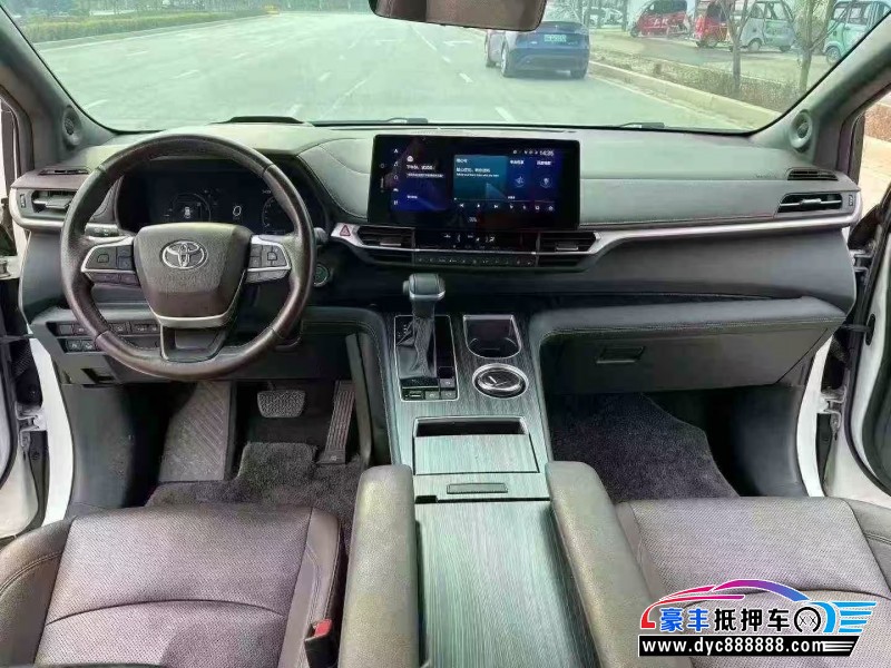 22年丰田塞纳轿车抵押车出售