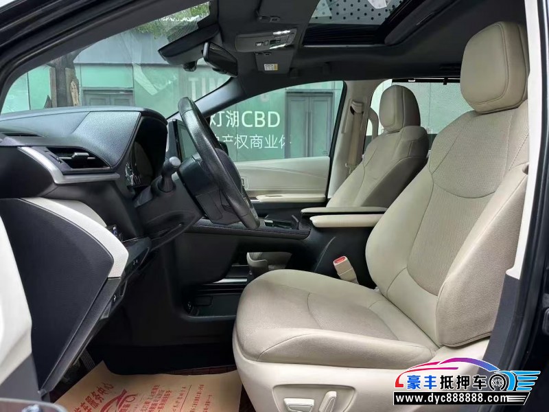 22年丰田塞纳轿车抵押车出售