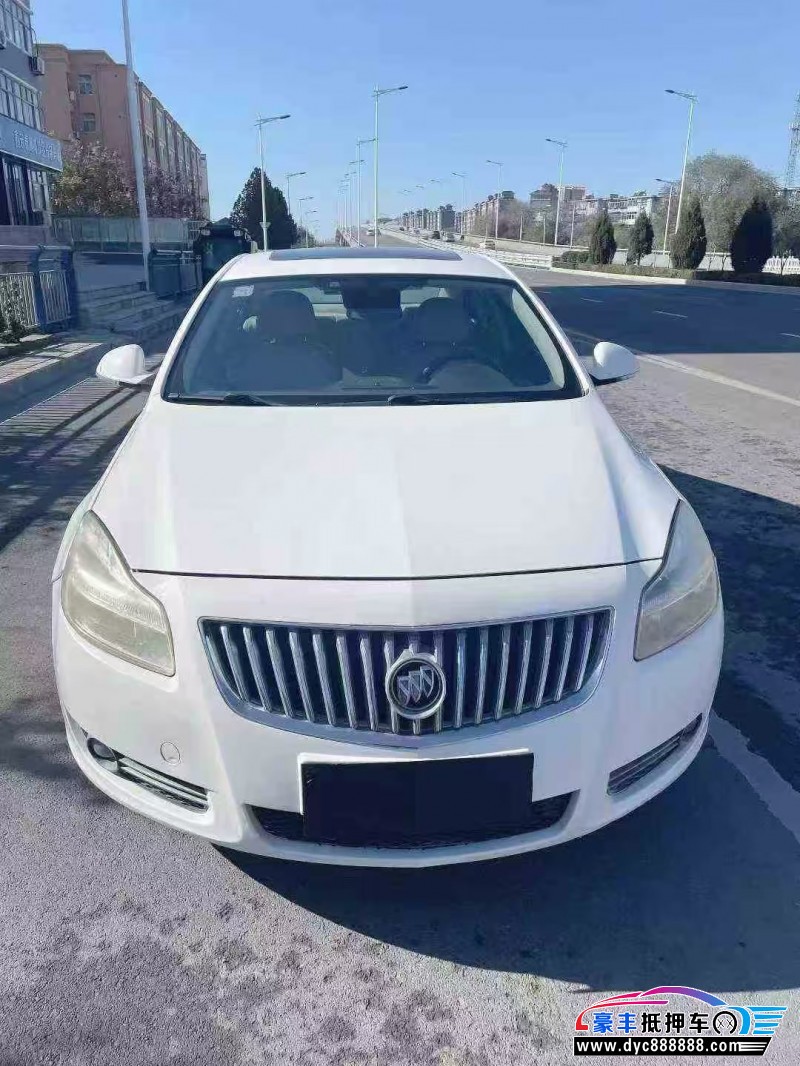 抵押车出售13年别克君威轿车