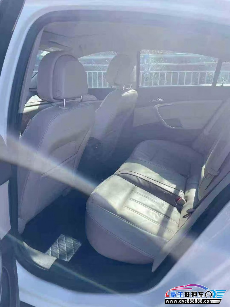 13年别克君威轿车抵押车出售