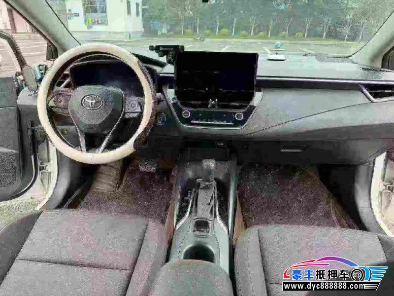 23年丰田奔跑者轿车抵押车出售