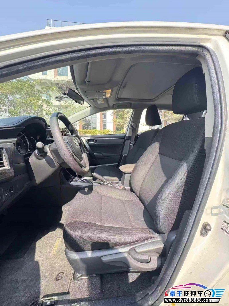 15年丰田雷凌轿车抵押车出售