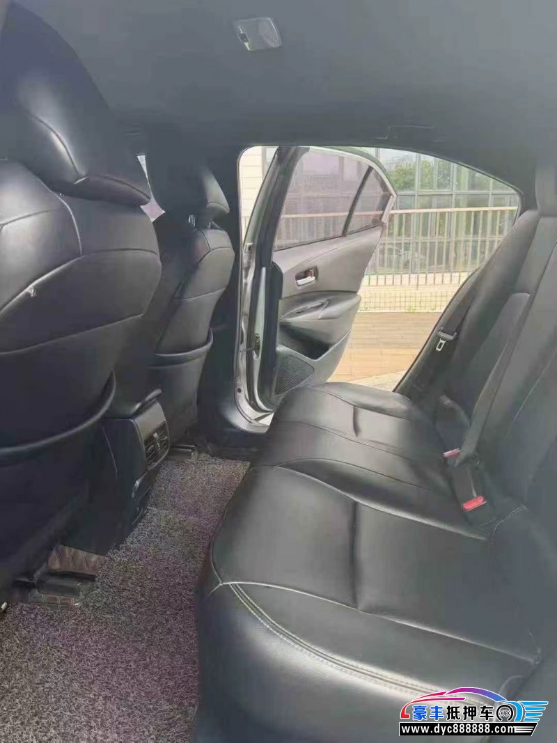 21年丰田雷凌轿车抵押车出售