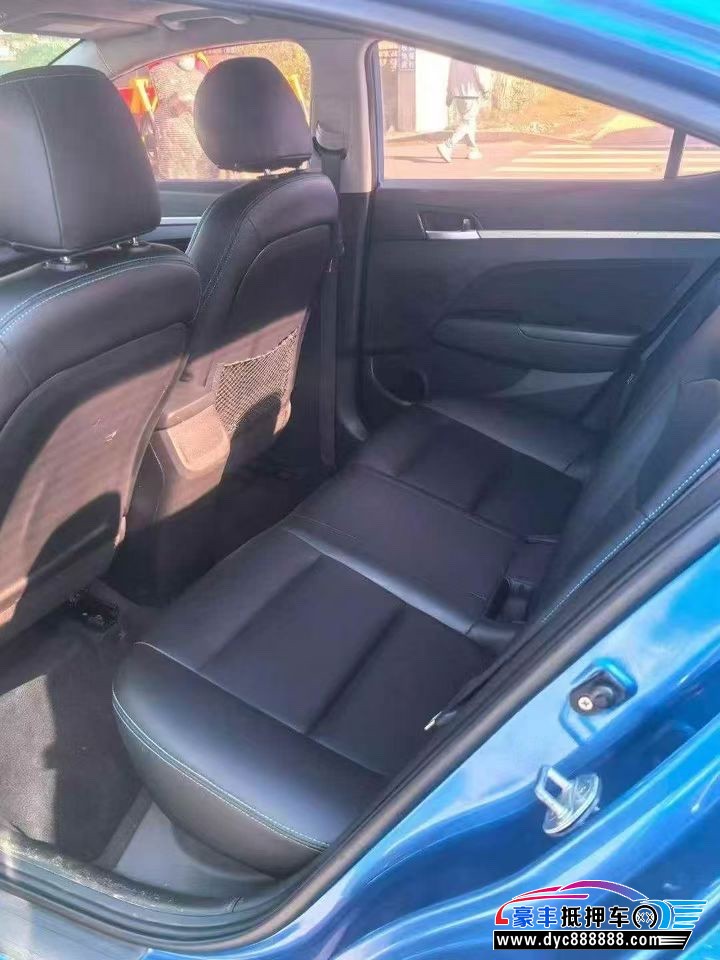 16年现代领动轿车抵押车出售