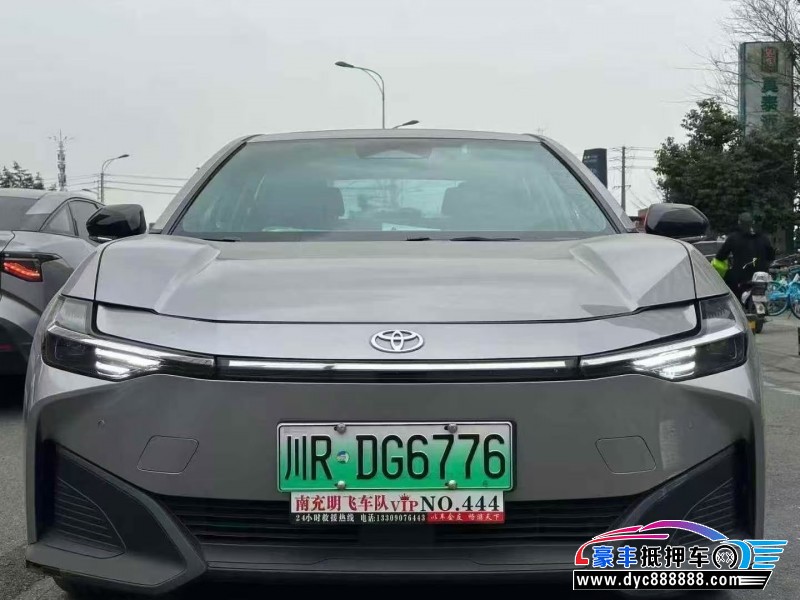 抵押车出售25年丰田BZ3轿车
