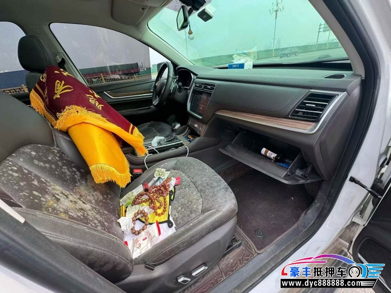 19年荣威RX8轿车抵押车出售