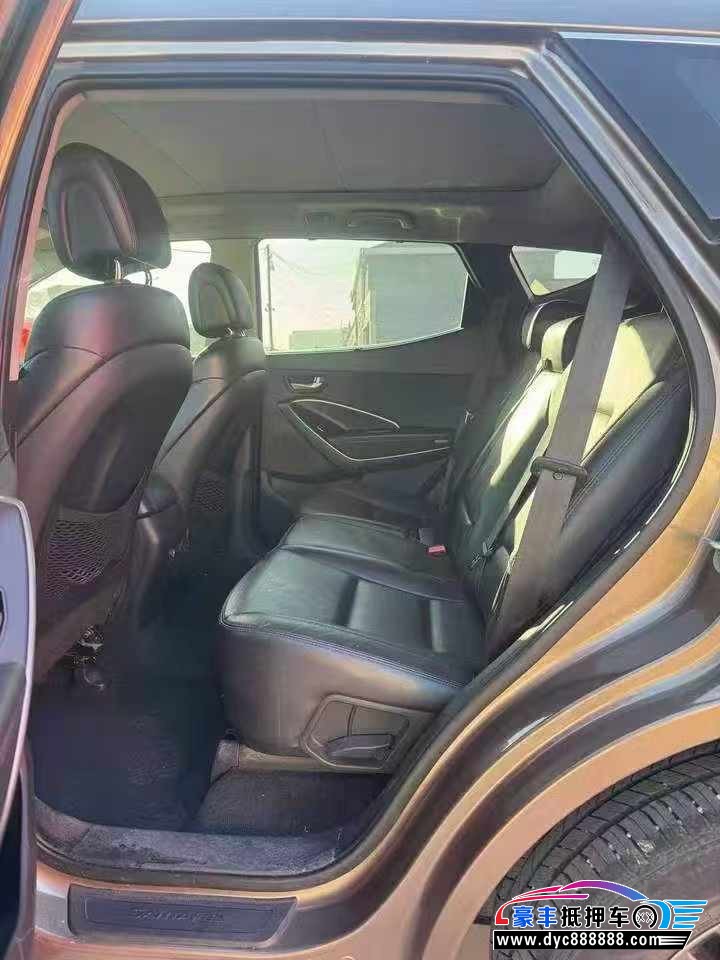 13年现代全新胜达轿车抵押车出售