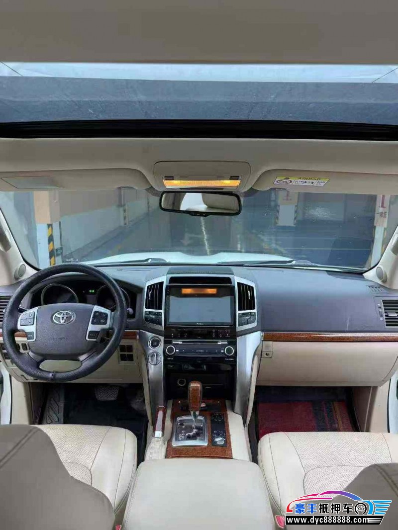 15年丰田兰德酷路泽（陆巡）轿车抵押车出售