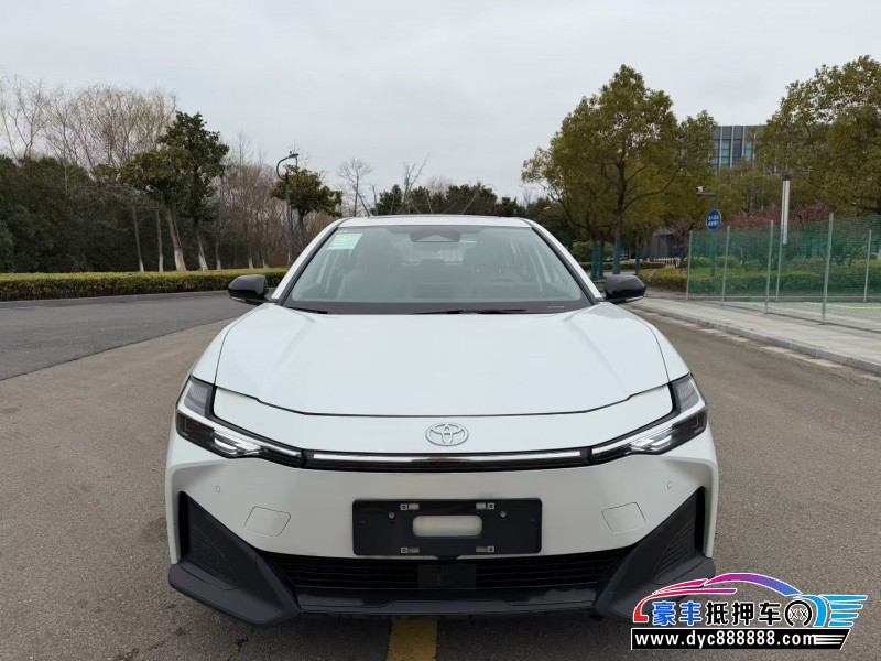 抵押车出售25年丰田BZ3轿车