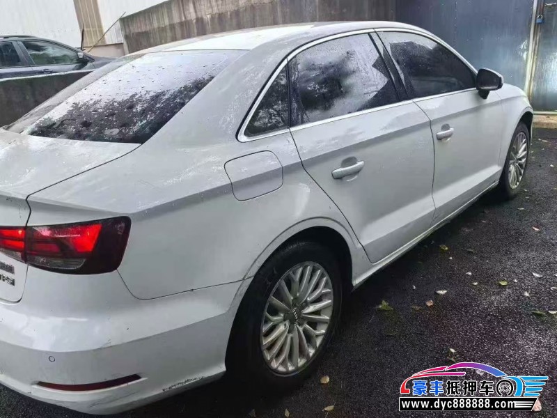 17年奥迪A3轿车抵押车出售