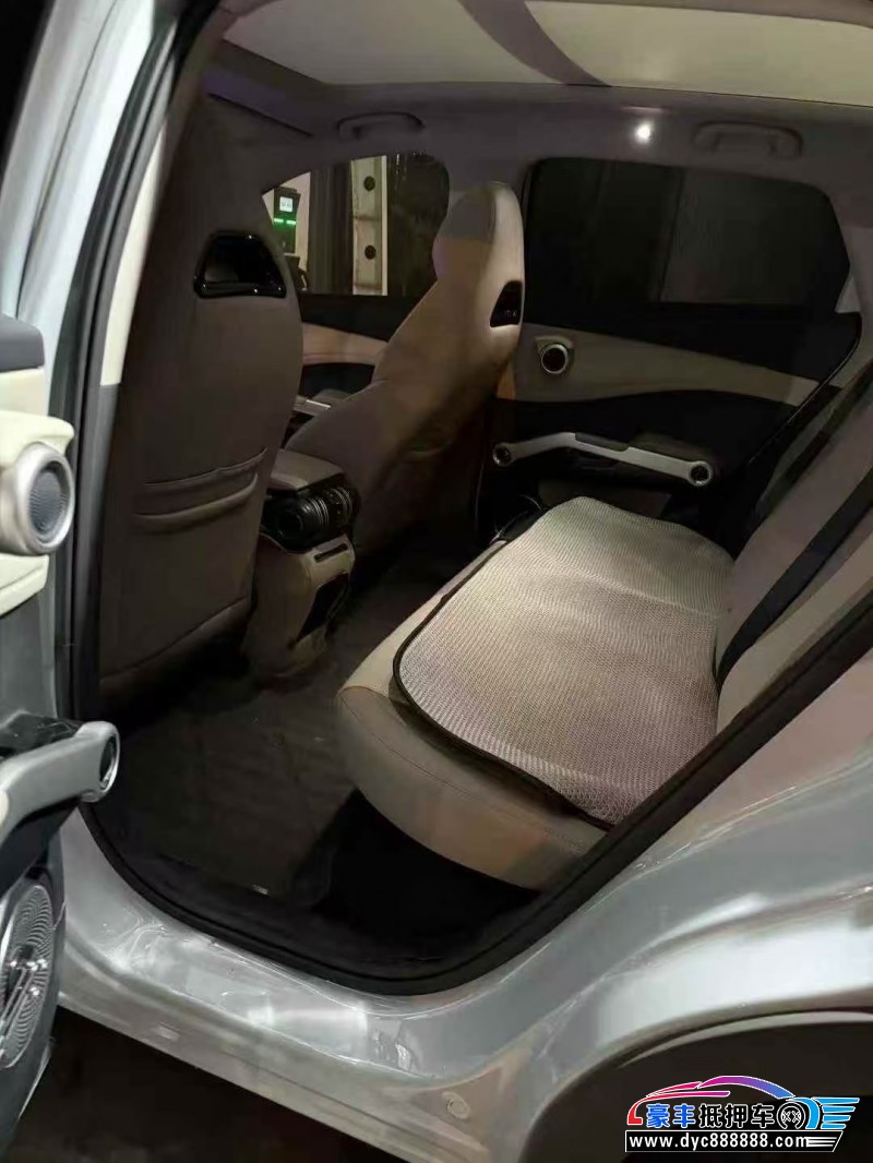 25年比亚迪元轿车抵押车出售