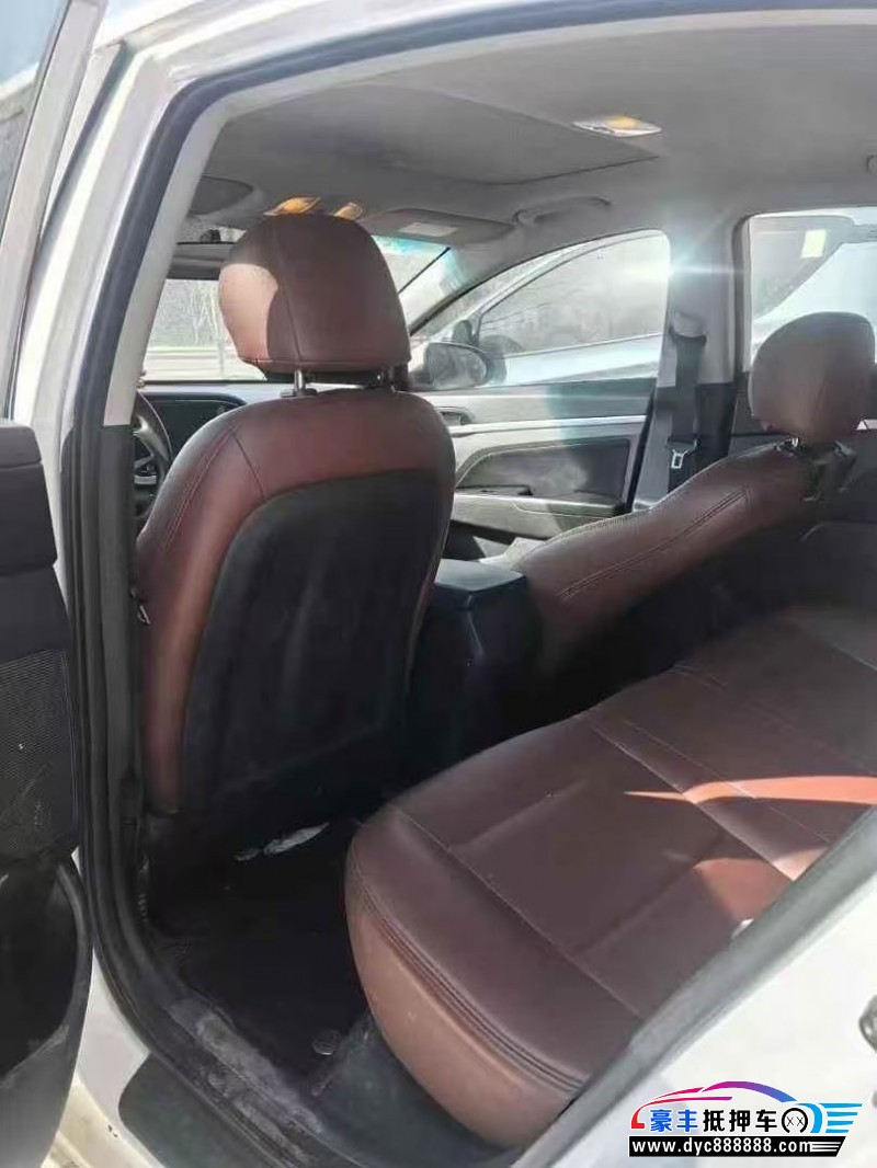 17年现代领动轿车抵押车出售