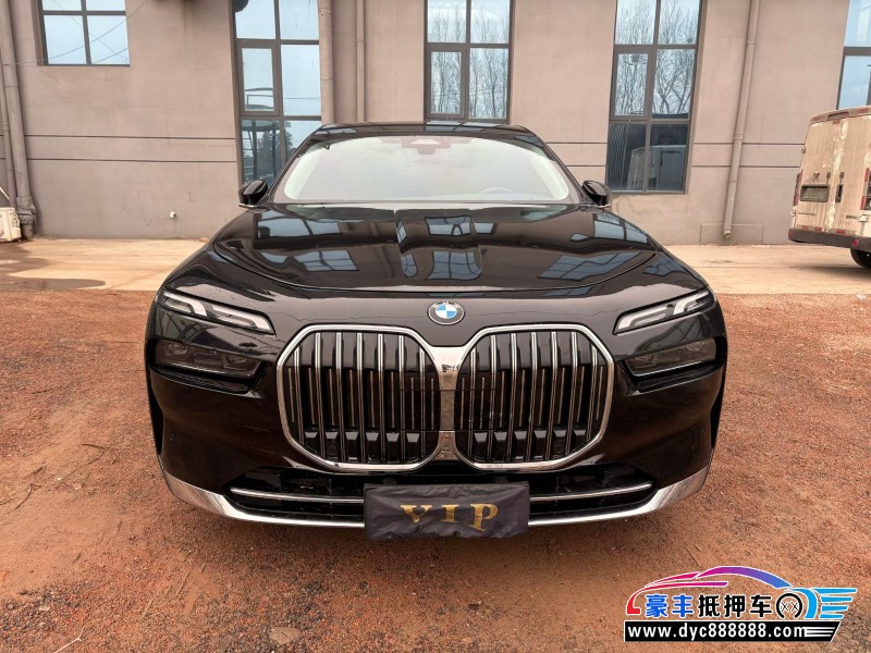 抵押车出售23年宝马7系轿车