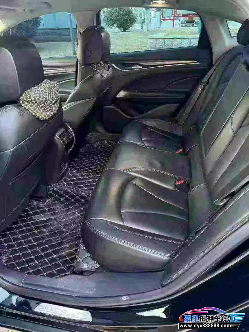 20年别克君越轿车抵押车出售