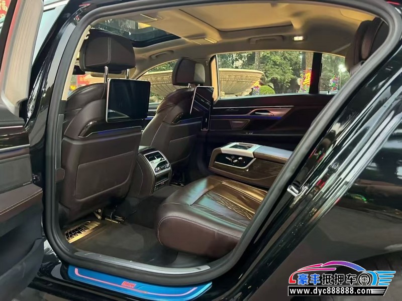 20年宝马7系轿车抵押车出售