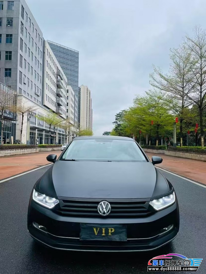 抵押车出售19年大众迈腾轿车