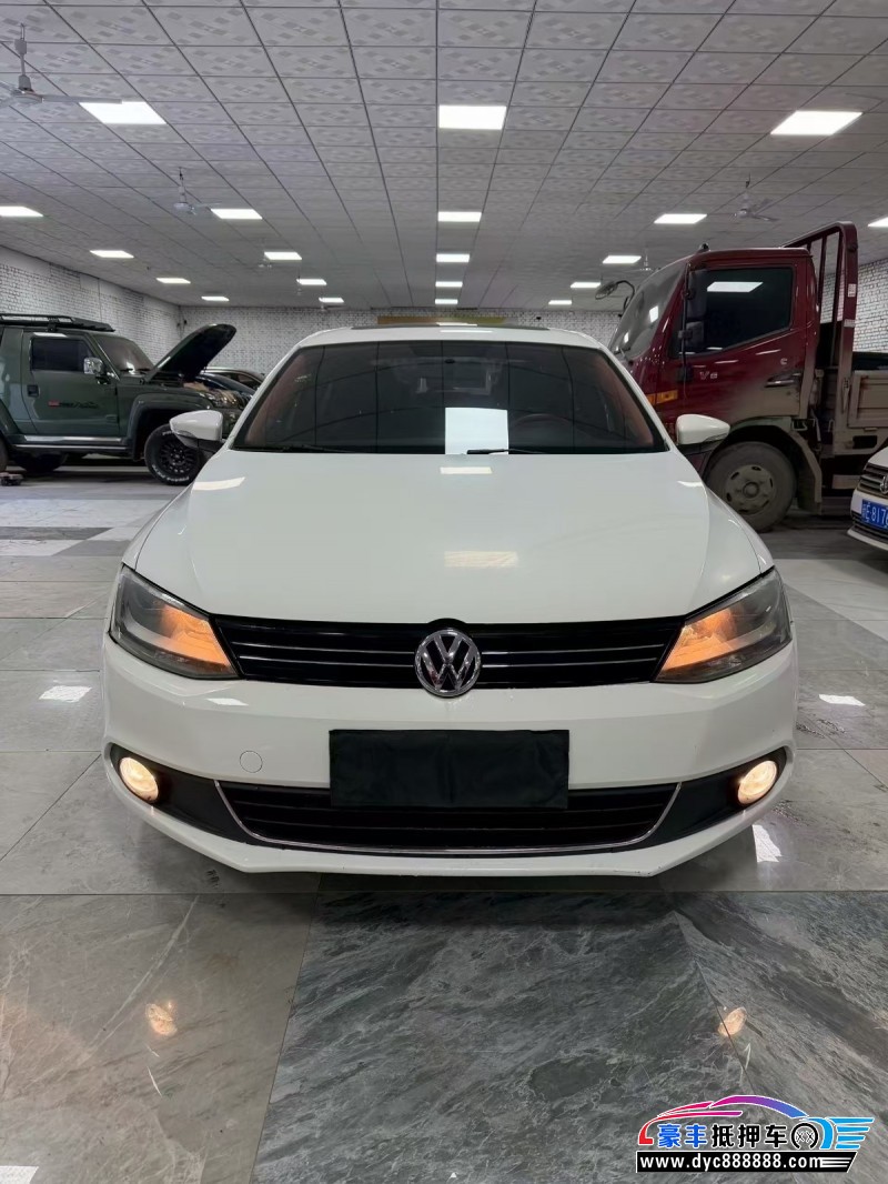 抵押车出售13年大众速腾轿车