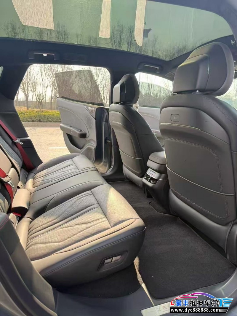 25年极氪007轿车抵押车出售