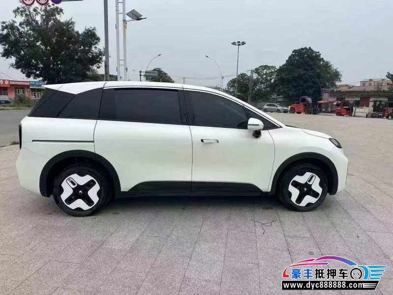 25年极狐考拉轿车抵押车出售