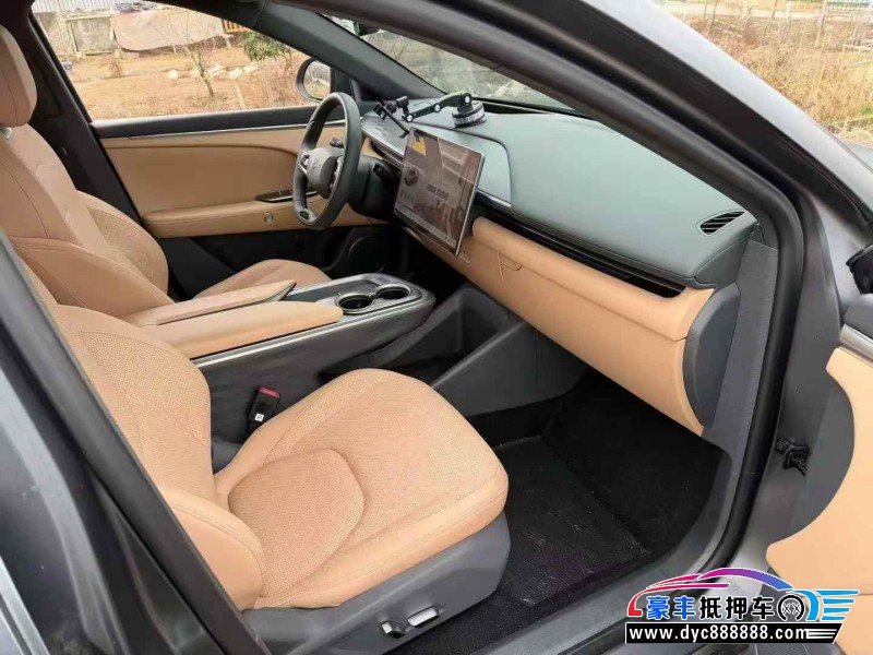 25年极狐阿尔法T轿车抵押车出售