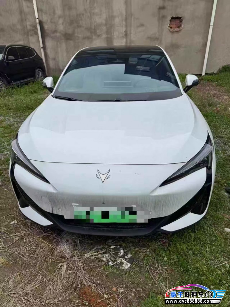 抵押车出售25年极狐阿尔法S轿车