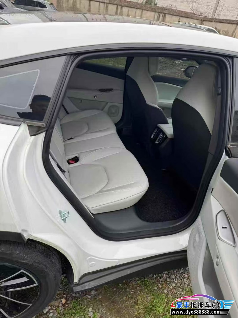 25年极狐阿尔法S轿车抵押车出售