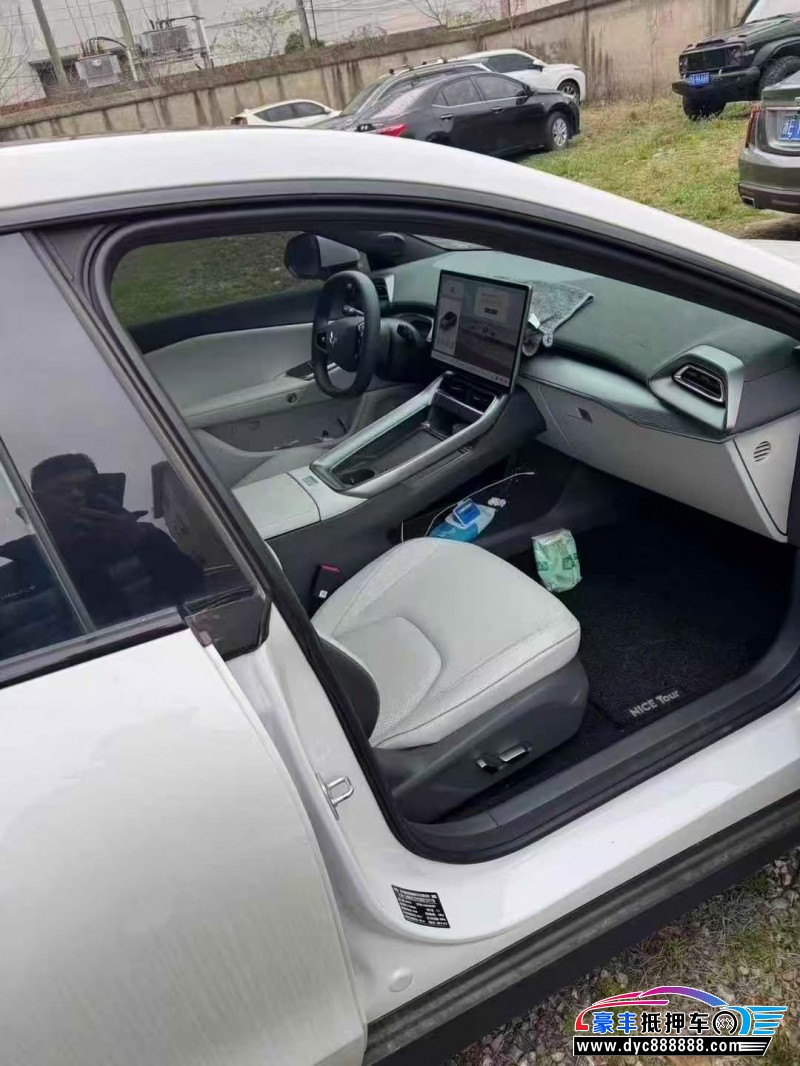 25年极狐阿尔法S轿车抵押车出售