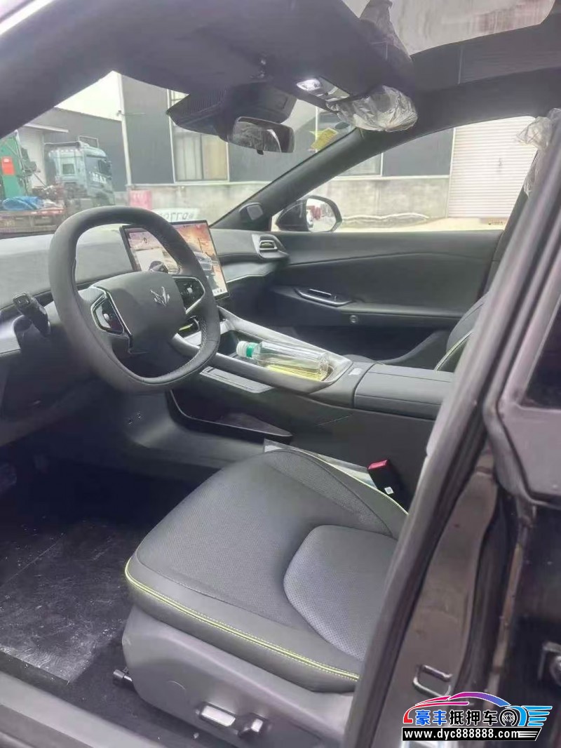 25年极狐阿尔法S轿车抵押车出售