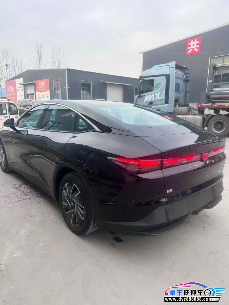 25年极狐阿尔法S轿车抵押车出售