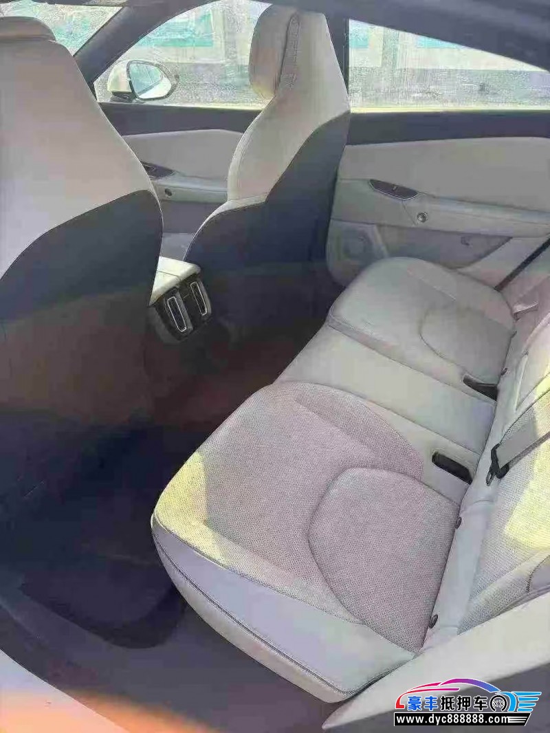 25年极狐阿尔法S轿车抵押车出售