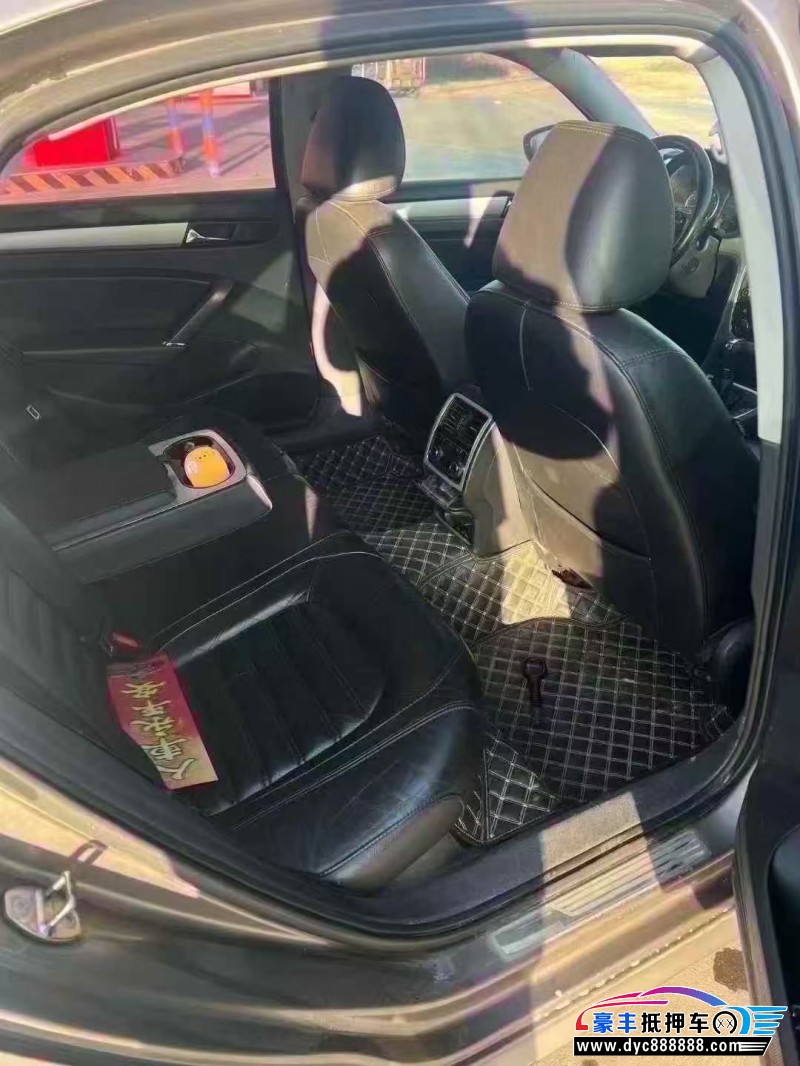 13年大众帕萨特轿车抵押车出售