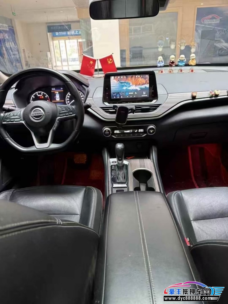 21年日产天籁轿车抵押车出售