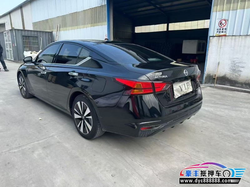 21年日产天籁轿车抵押车出售