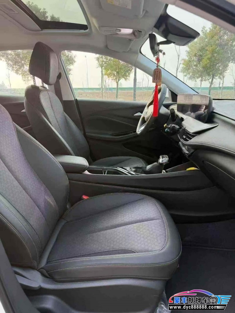 25年别克威朗轿车抵押车出售