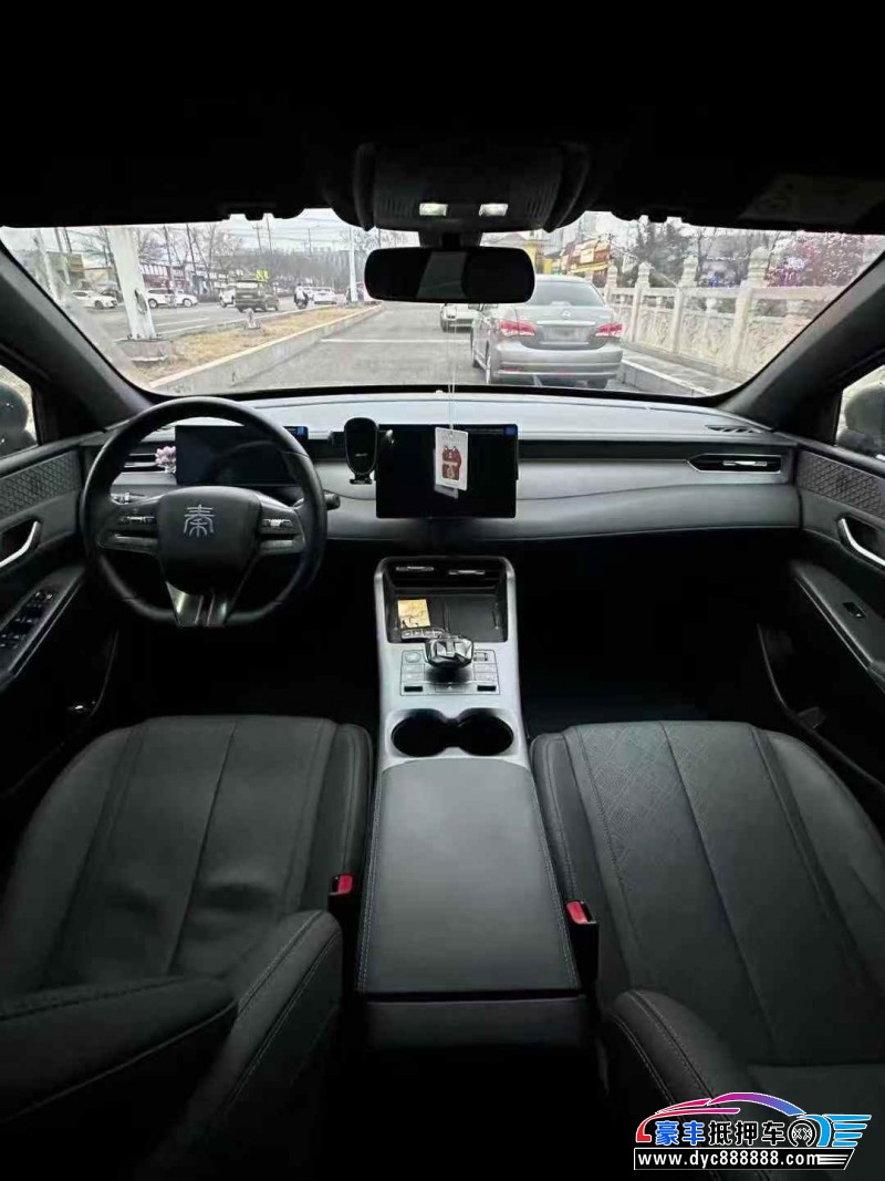 25年比亚迪秦轿车抵押车出售