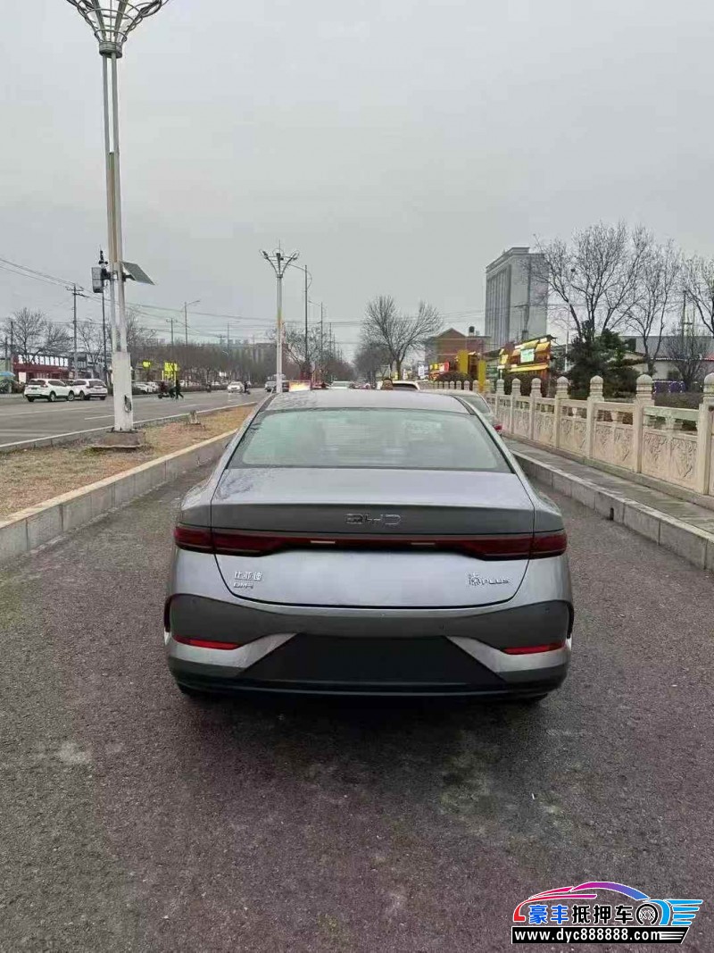 25年比亚迪秦轿车抵押车出售