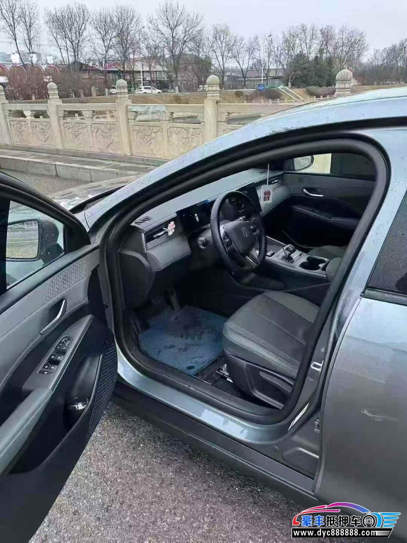 25年比亚迪秦轿车抵押车出售