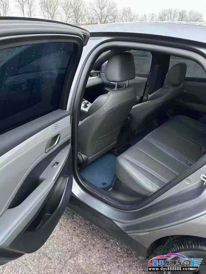 25年比亚迪秦轿车抵押车出售