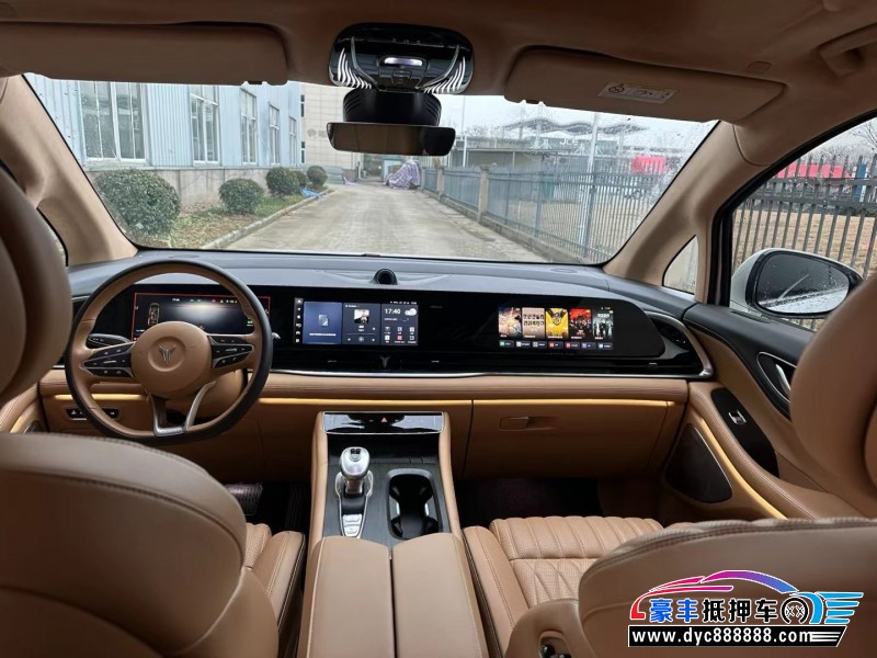 23年岚图梦想家轿车抵押车出售