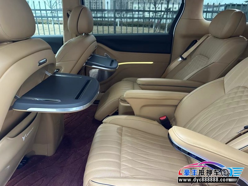 23年岚图梦想家轿车抵押车出售