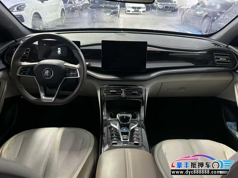 25年比亚迪秦轿车抵押车出售