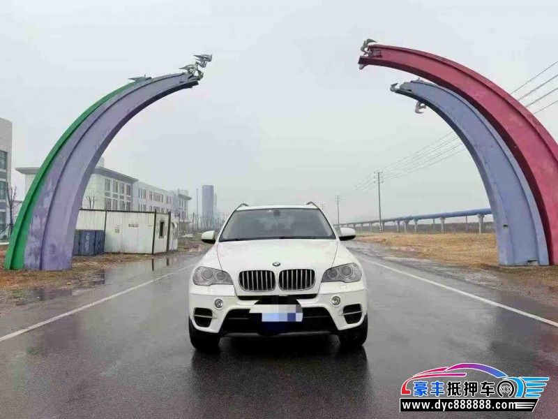 抵押车出售13年宝马X5轿车