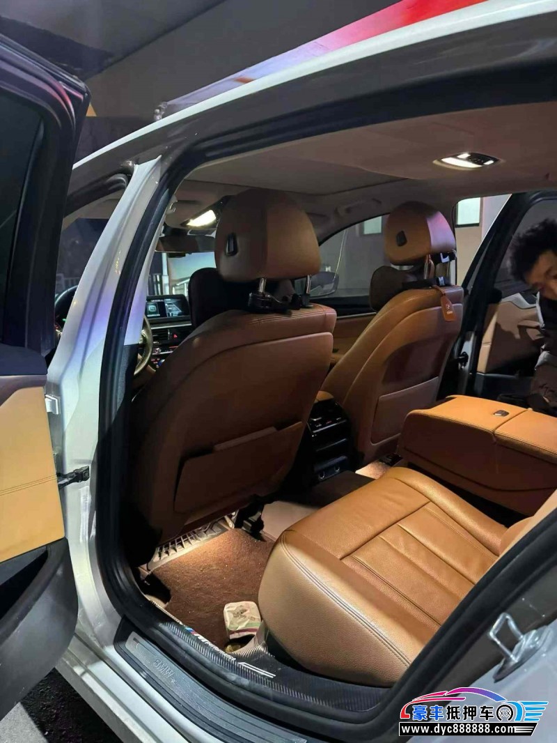 18年宝马5系轿车抵押车出售