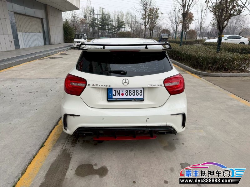 16年奔驰A轿车抵押车出售