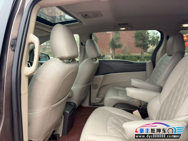 13年别克GL8轿车抵押车出售