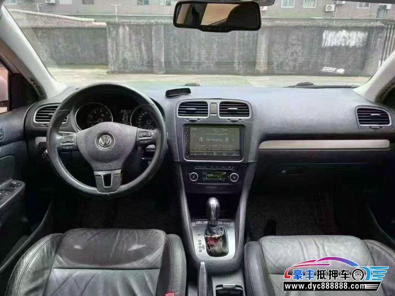 14年大众高尔夫轿车抵押车出售